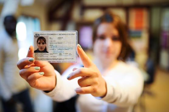 Ayuda médical para irregulares en Francia (AME)